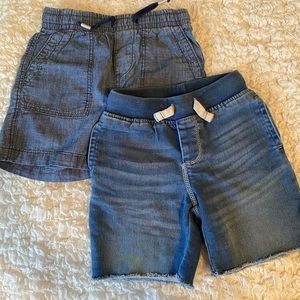 2pairs of Gap denim shorts size 3T